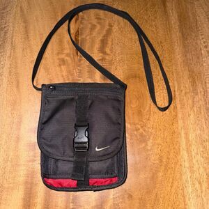 Vintage Nike Crossbody Y2K Black/Red Crossbody Pack Sling Bag Wallet Travel